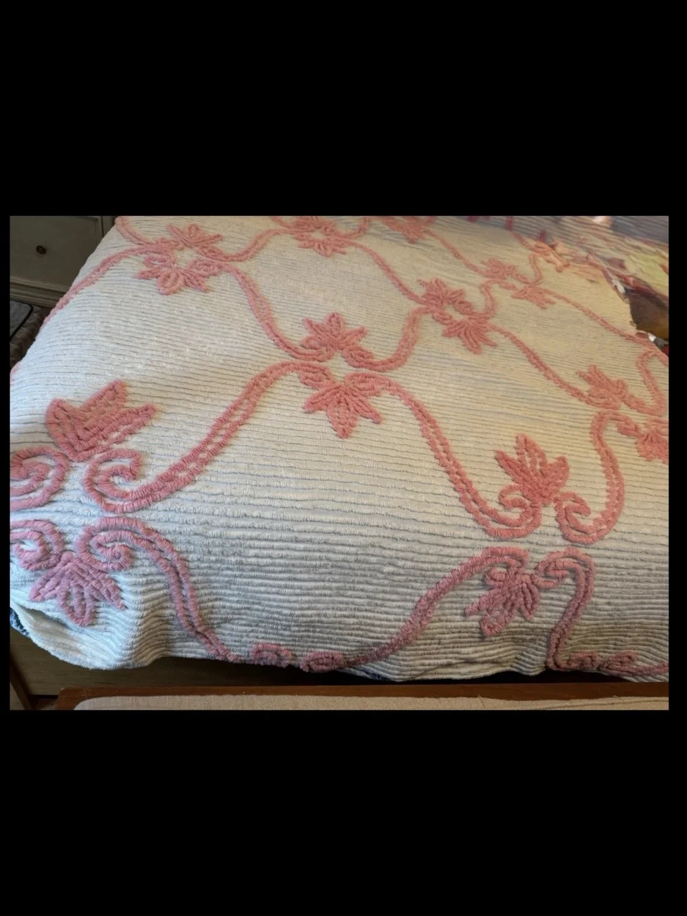 Vintage White Chenille Bedspread Pink Floral No Tags Beautiful Condition 90x105